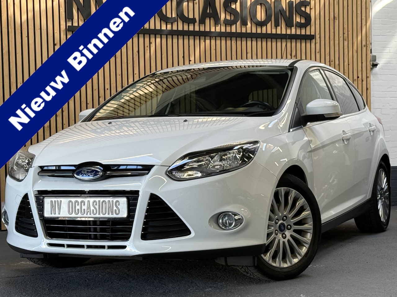 Ford Focus - 1.0 EcoBoost Titanium ECC/VOORRUITVW/NETTE AUTO/NAP/APK/LUXE!! - AutoWereld.nl