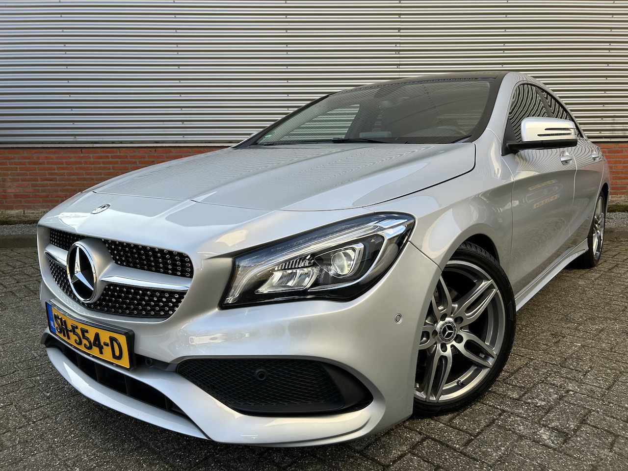 Mercedes-Benz CLA-Klasse - 180 AMG Automaat | Panoramadak | Afn. Trekhaak | Nette Auto | Camera | Stoelverw | - AutoWereld.nl