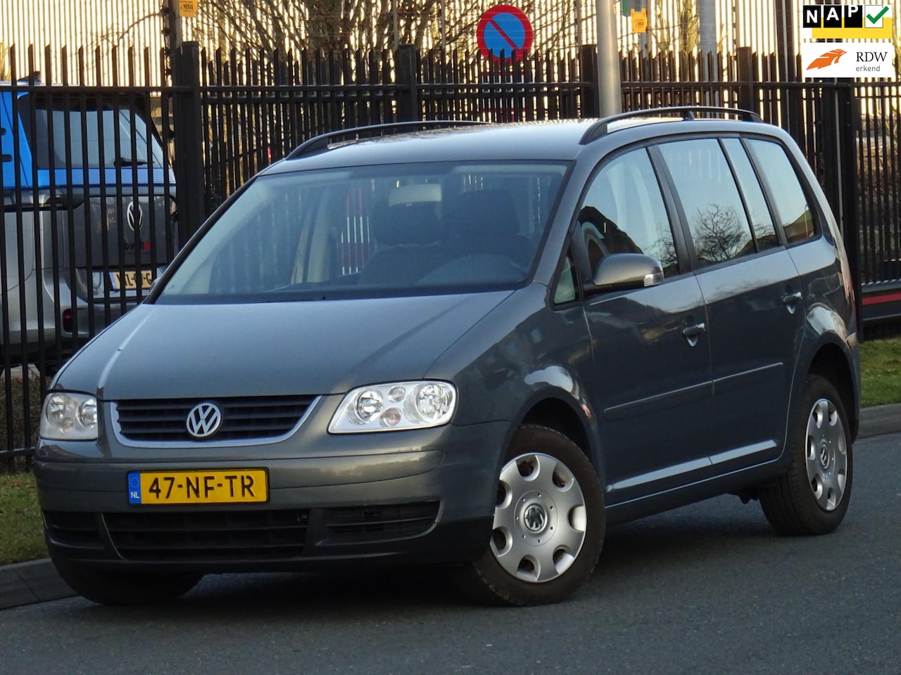 Volkswagen Touran - 1.6-16V FSI AUTOMAAT NAP/CLIMA/CRUISE/APK - AutoWereld.nl