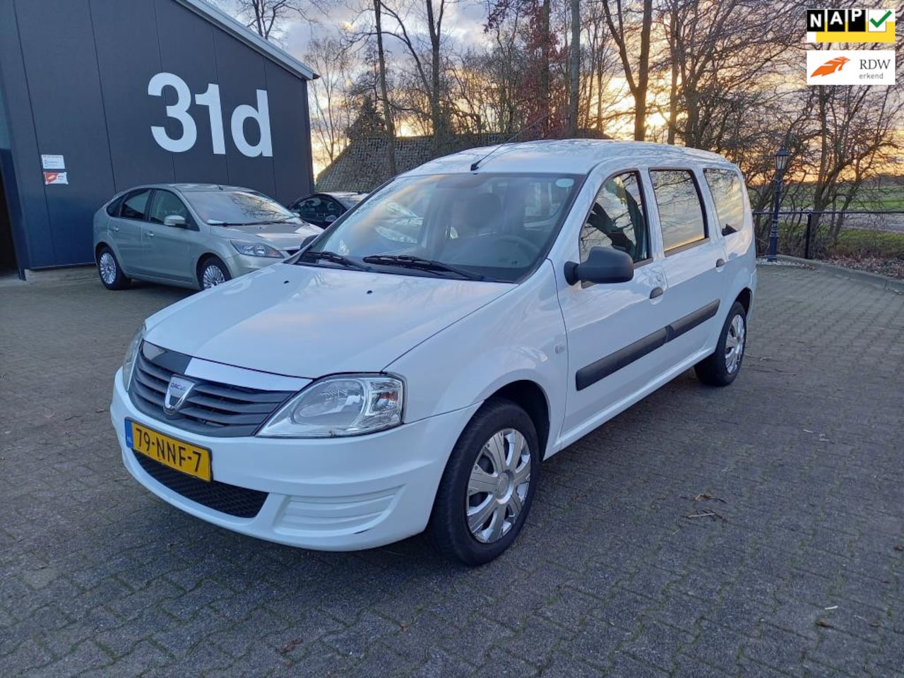 Dacia Logan MCV - 1.6 Ambiance bj 2010 airco - AutoWereld.nl