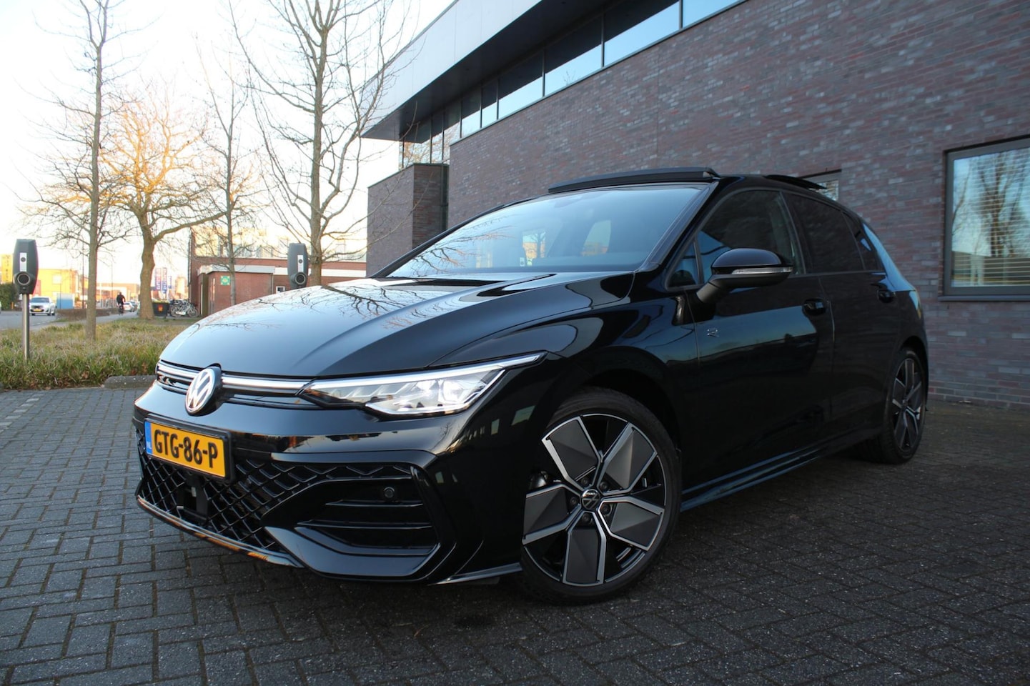 Volkswagen Golf - 8.5 1.5 eTSI R-Line Edition - AutoWereld.nl