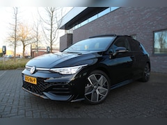 Volkswagen Golf - 8.5 1.5 eTSI R-Line Edition