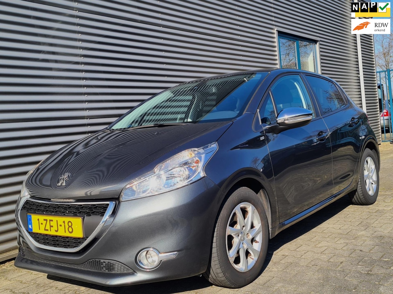 Peugeot 208 - 1.2 PureTech Style Pack 5drs 01-2015 Grijs Metallic - AutoWereld.nl