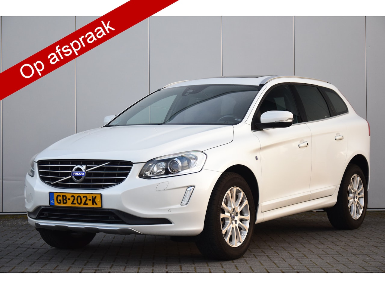 Volvo XC60 - 2.0 D4 FWD Ocean Race Pano/dak Leer/Verwarmd Trekhaak - AutoWereld.nl