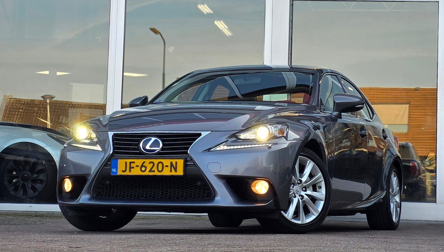 Lexus IS - 300h Business Line Pro 100% Lexus onderhouden Trekhaak 2e Eigenaar Mooi - AutoWereld.nl