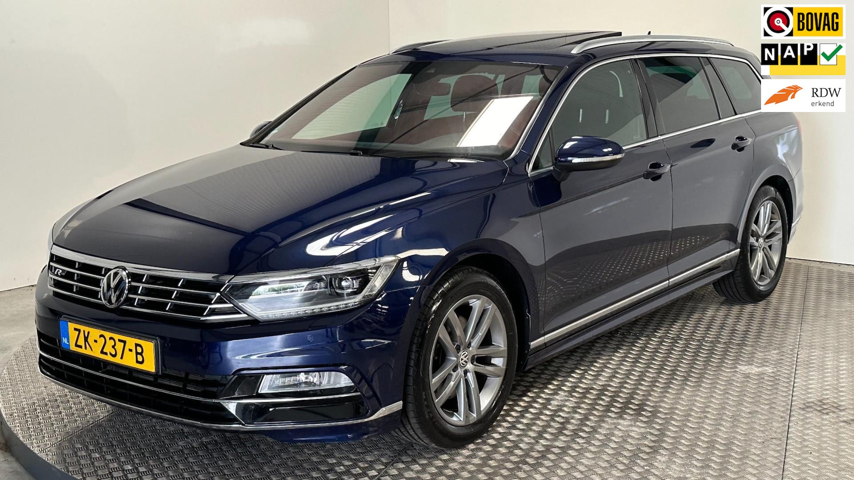 Volkswagen Passat Variant - 1.5 TSI R-Line benzine automaat virtuele cockpit navigatie carplay android trekhaak panora - AutoWereld.nl