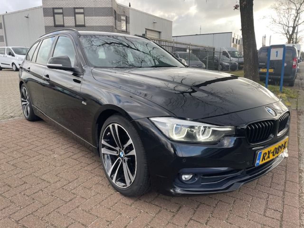 BMW 3-serie Touring - 318d High Executive Sport Edition Automaat Airco/ECC,Navi,Leder EXPORT PRIJS - AutoWereld.nl