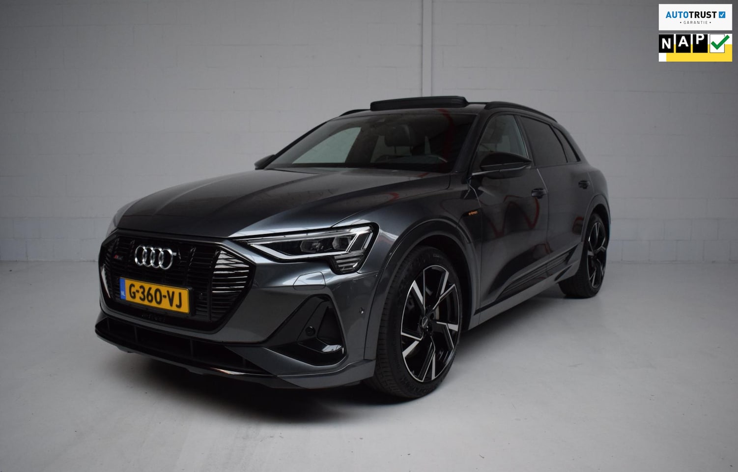 Audi e-tron - E-tron 50 quattro Launch edition Black 71 kWh / PANORAMADAK / LUCHTVERING / S- LINE / ADAP - AutoWereld.nl