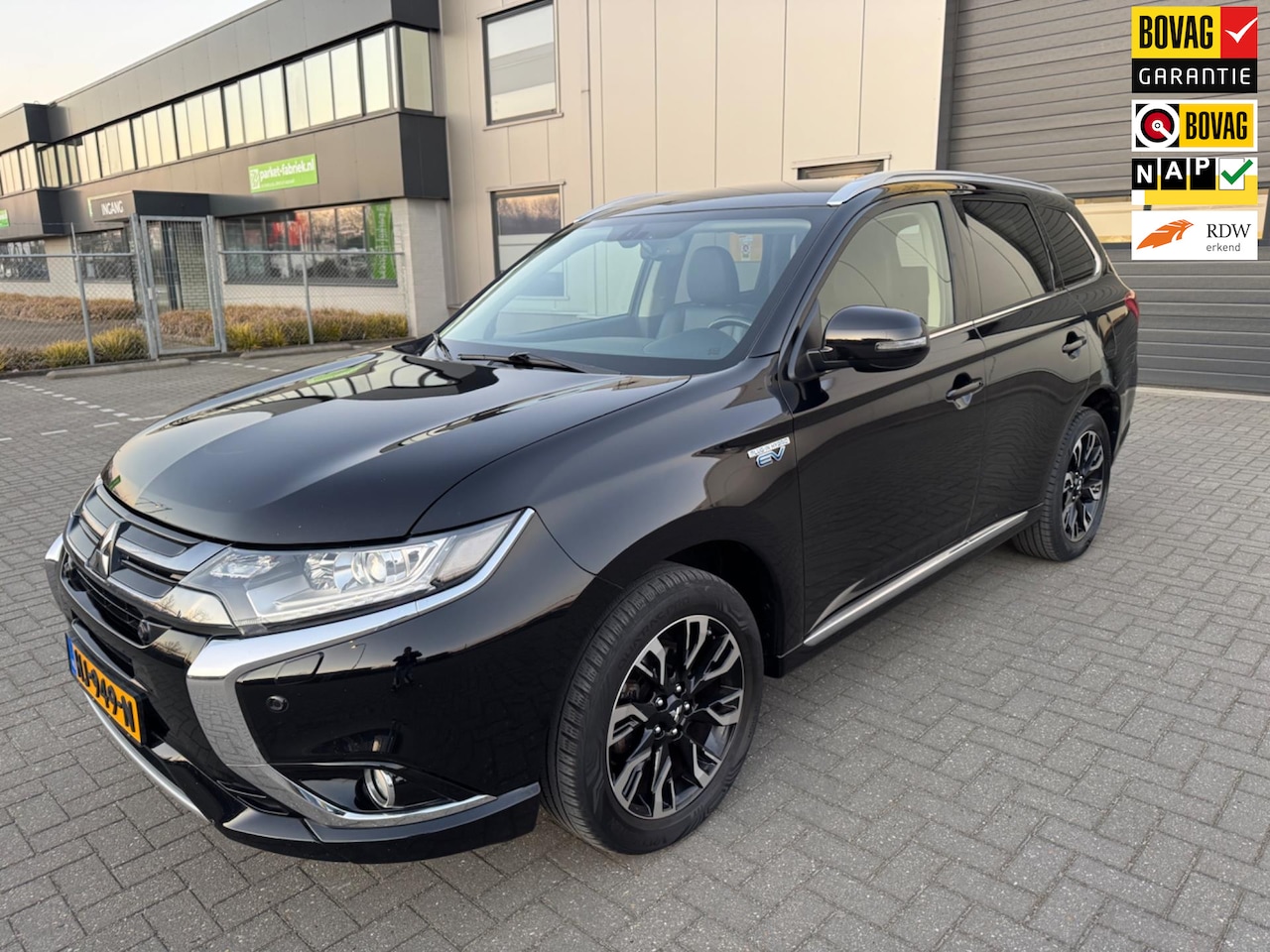 Mitsubishi Outlander - 2.0 PHEV Executive Edition 2.0 PHEV Executive Edition - AutoWereld.nl