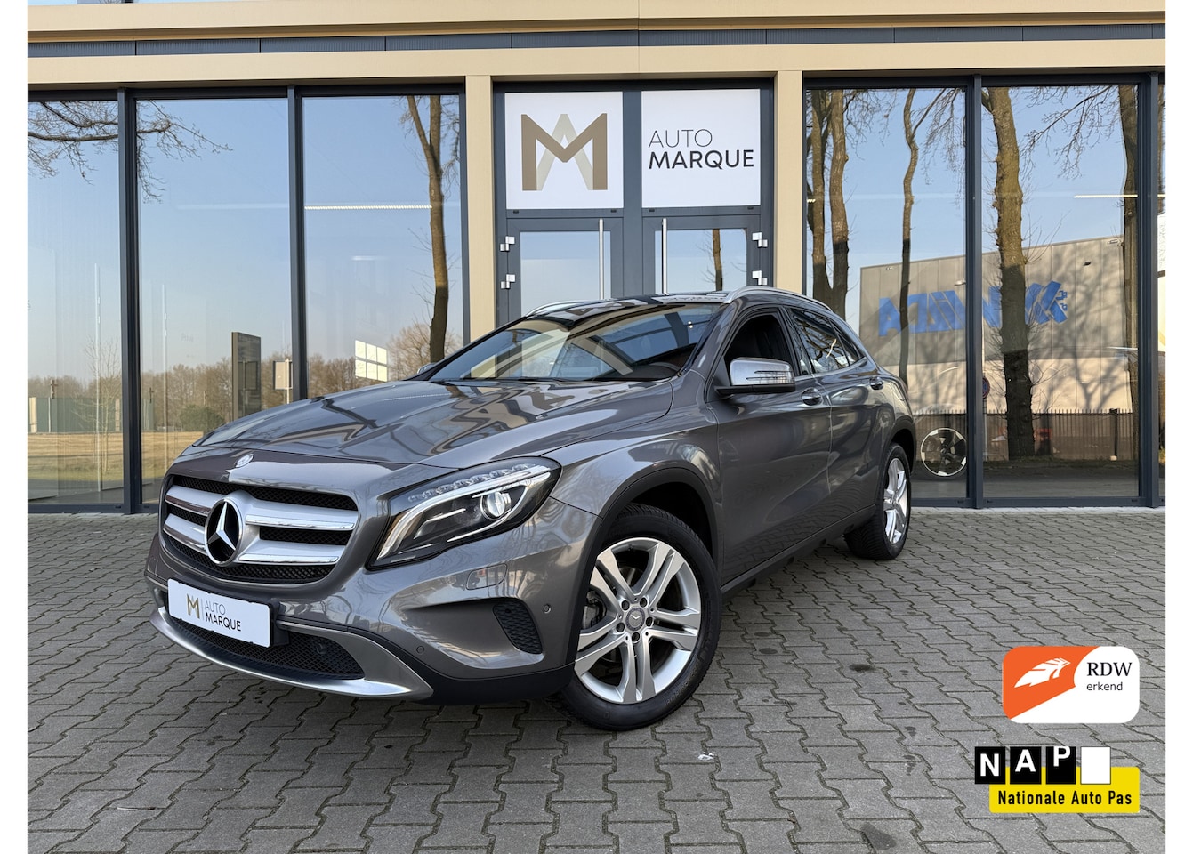 Mercedes-Benz GLA-Klasse - 200 Aut. 157PK | Prestige | Panoramadak | Trekhaak | Navigatie | Bi-Xenon | Stoelverwarmin - AutoWereld.nl