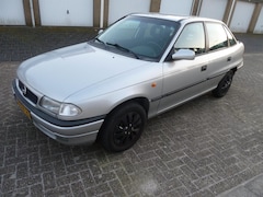 Opel Astra - 1.6i-16V Edition