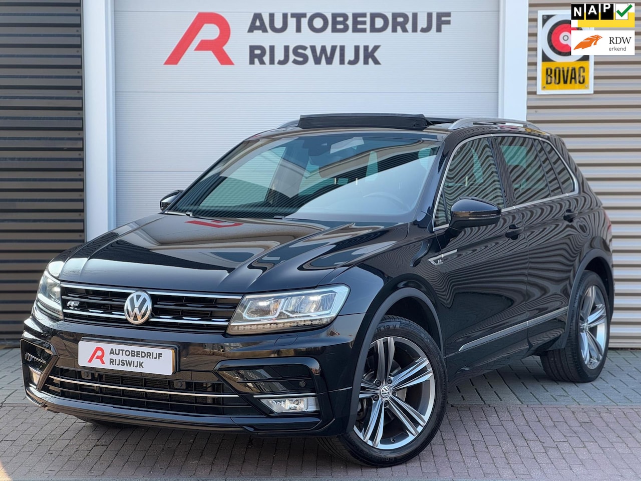 Volkswagen Tiguan - 2.0 TSI 4Motion 3xR-Line Pano/Xenob/Navi - AutoWereld.nl