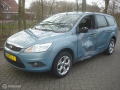 Ford Focus Wagon - 1.6 Titanium Airco cruise. Zware zijschade