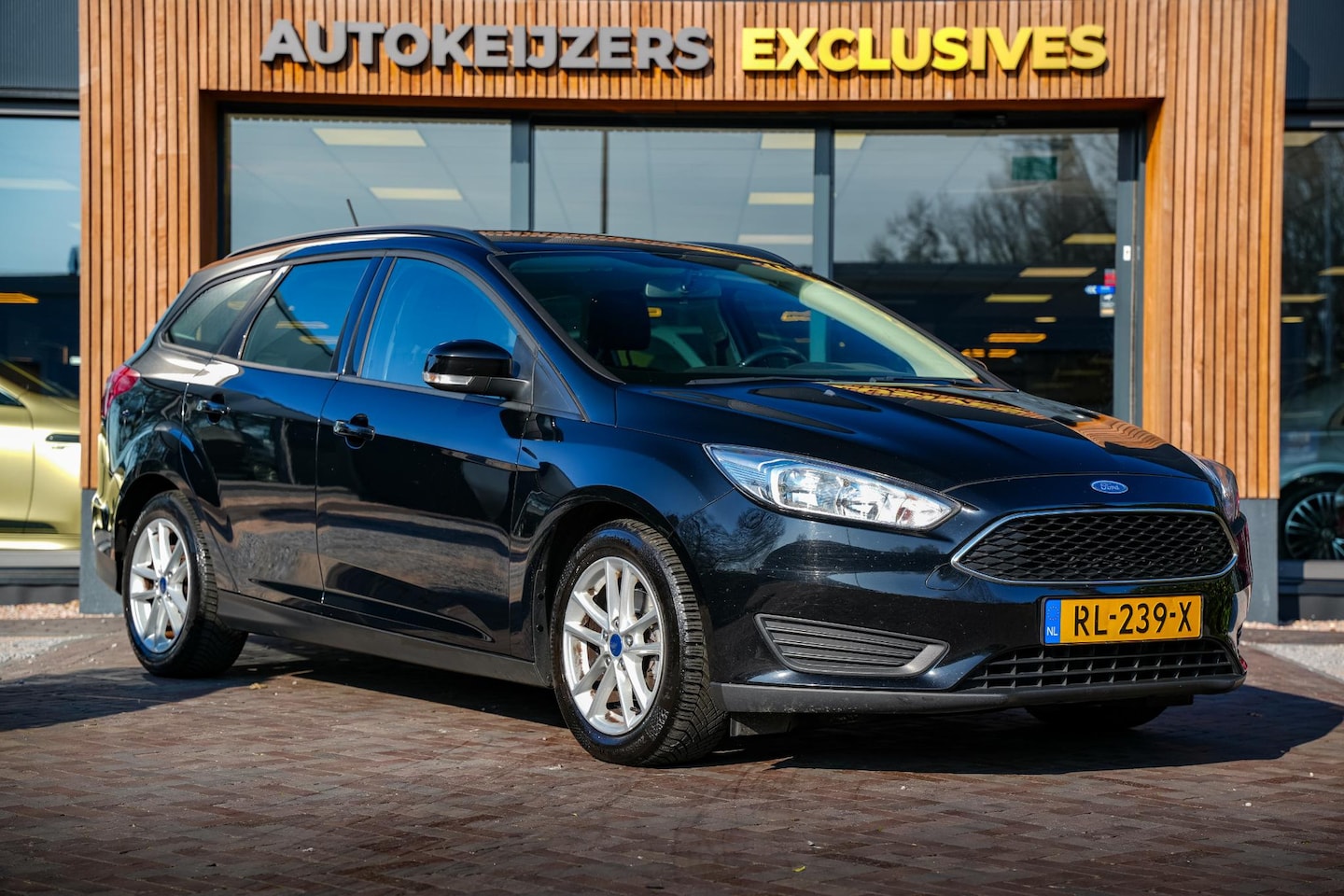 Ford Focus Wagon - 1.0 Trend PDC Navi Cruise Trekhaak LMV Airco - AutoWereld.nl