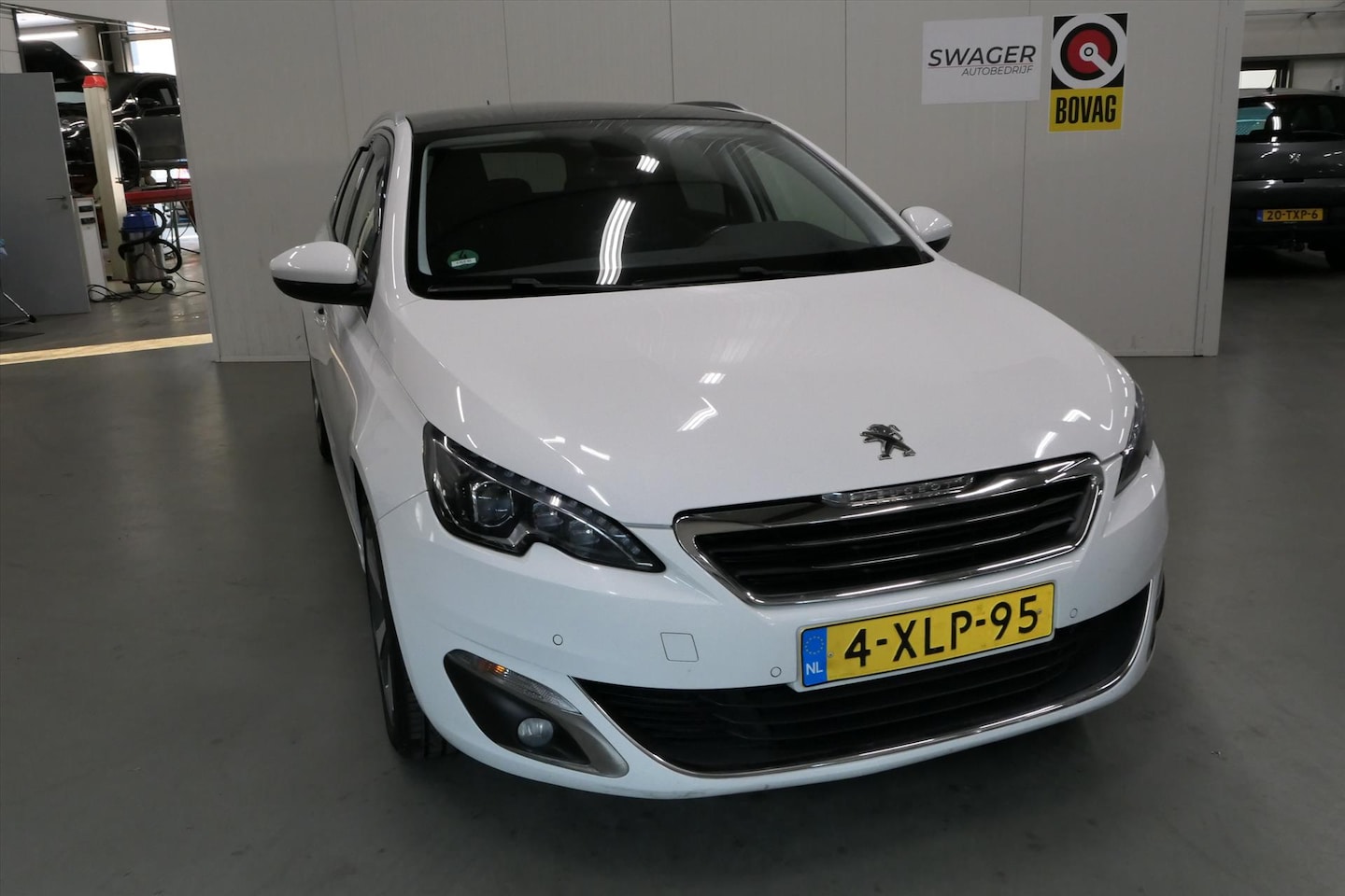 Peugeot 308 - 1.2 PureTech 130pk Aut. Première (Goed onderhouden) - AutoWereld.nl