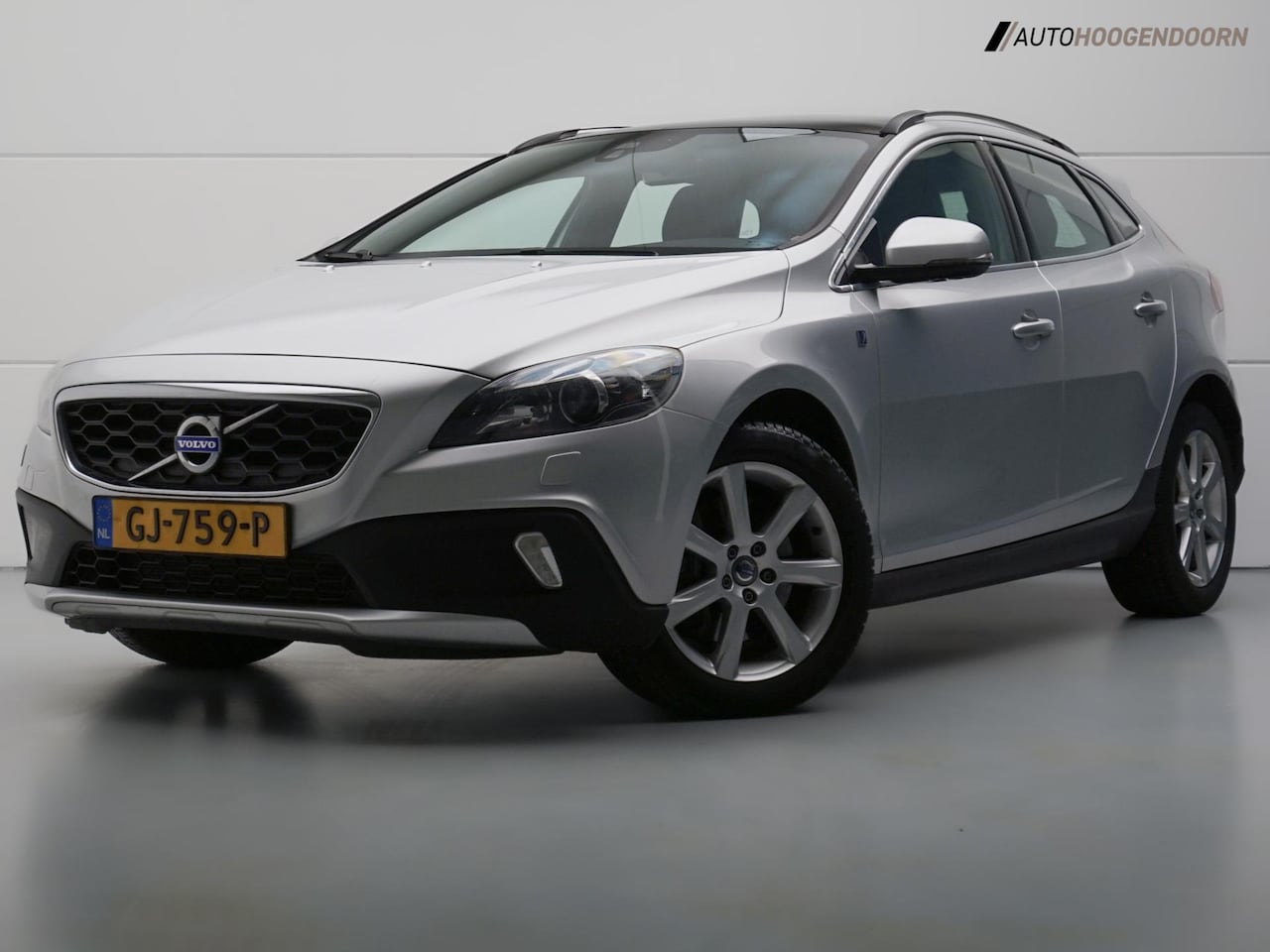 Volvo V40 Cross Country - 2.0 T3 Ocean Race (NAVIGATIE,PANORAMA,MEMORY SEAT,DIGITAAL DISPLAY,STOELVERWARMING,CAMERA, - AutoWereld.nl