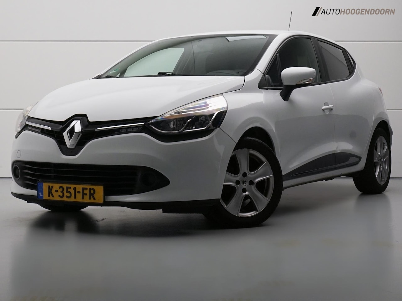 Renault Clio - 1.2 TCe Intens (AUTOMAAT,LED VERLICHTING,NAVIGATIE,PARKEERSENSOREN,COMFORT-STOELEN,LM-VELG - AutoWereld.nl