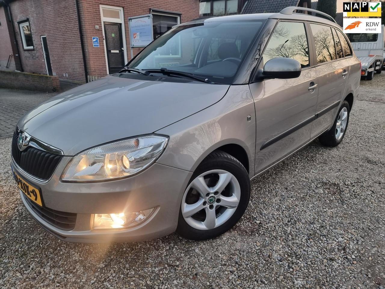 Skoda Fabia Combi - 1.2 TSI Tour airco cruise trekhaak dealer ohdn 2e eigenaar - AutoWereld.nl