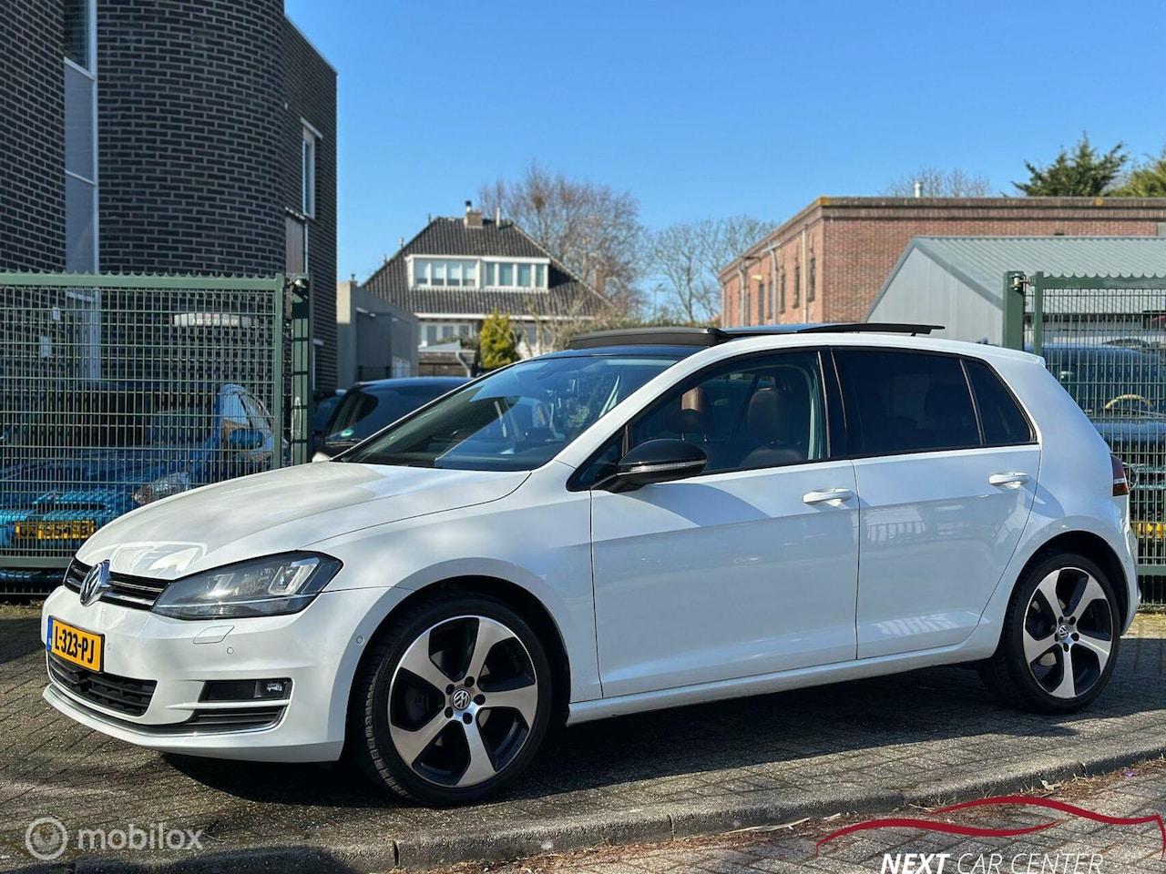 Volkswagen Golf - 1.4 TSI DSG Highline Pano! - AutoWereld.nl