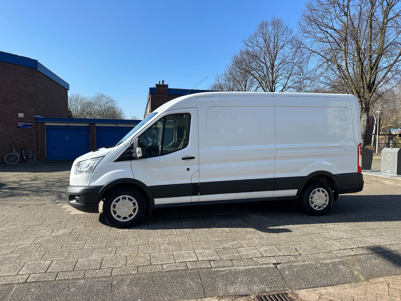 Ford Transit - 350 2.0 TDCI L3H2 Euro 6 125kw Airco Cruise PDC - AutoWereld.nl