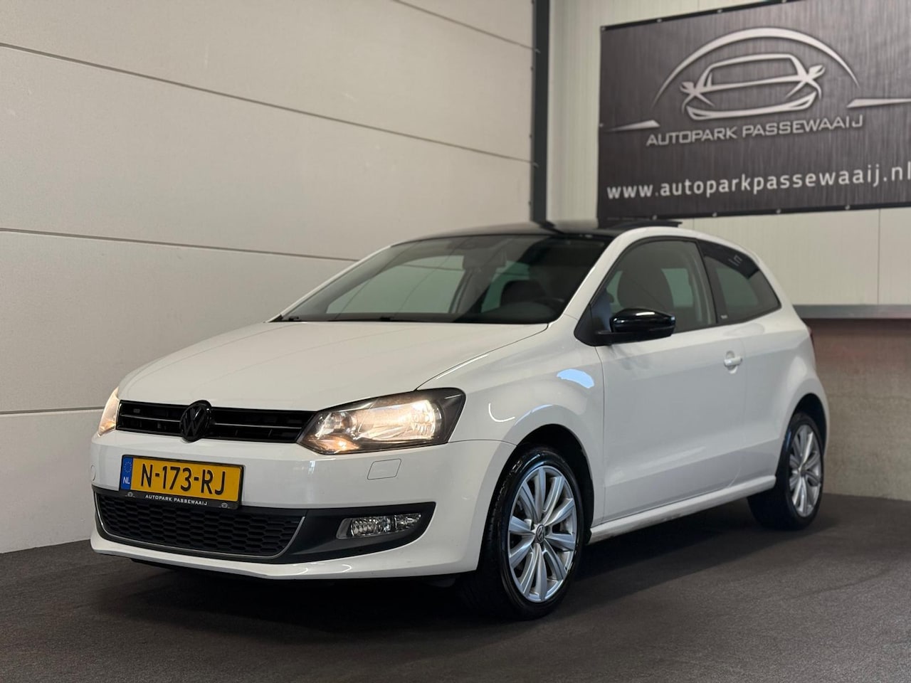 Volkswagen Polo - 1.2 TSI Highline Style, Pano, Apple Carplay, Airco, Stoelverwarming, 16" Lichtmetalen Velg - AutoWereld.nl