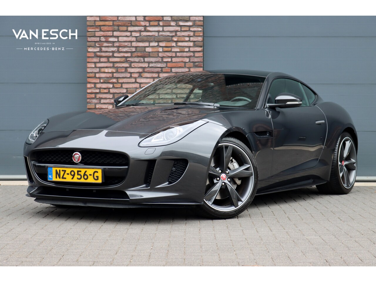 Jaguar F-type - 3.0 V6 Coupé Aut8 | 340pk | Orig. Ned | Panoramadak | Meridian | Leder | Verwarmd Stuurwie - AutoWereld.nl