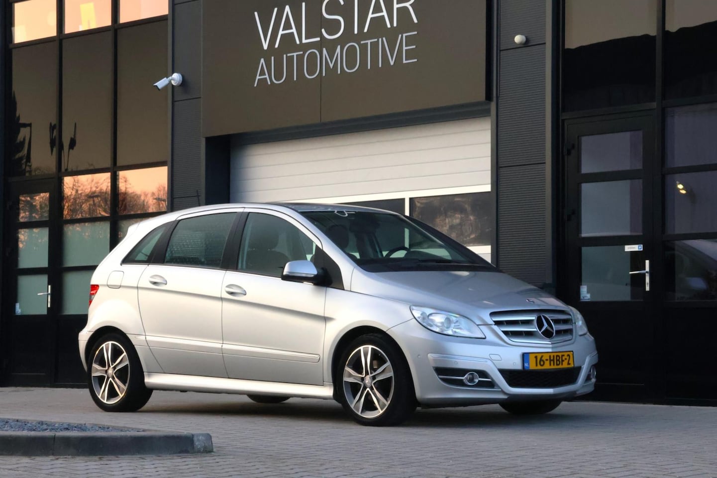 Mercedes-Benz B-klasse - 170 Business Class | Volle uitvoering! | harman/kardon | Trekhaak! - AutoWereld.nl