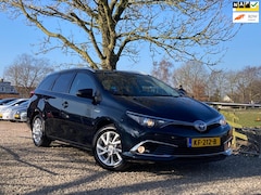 Toyota Auris Touring Sports - 1.8 Hybrid Executive | Cruise + Clima + Navi nu € 10.975,