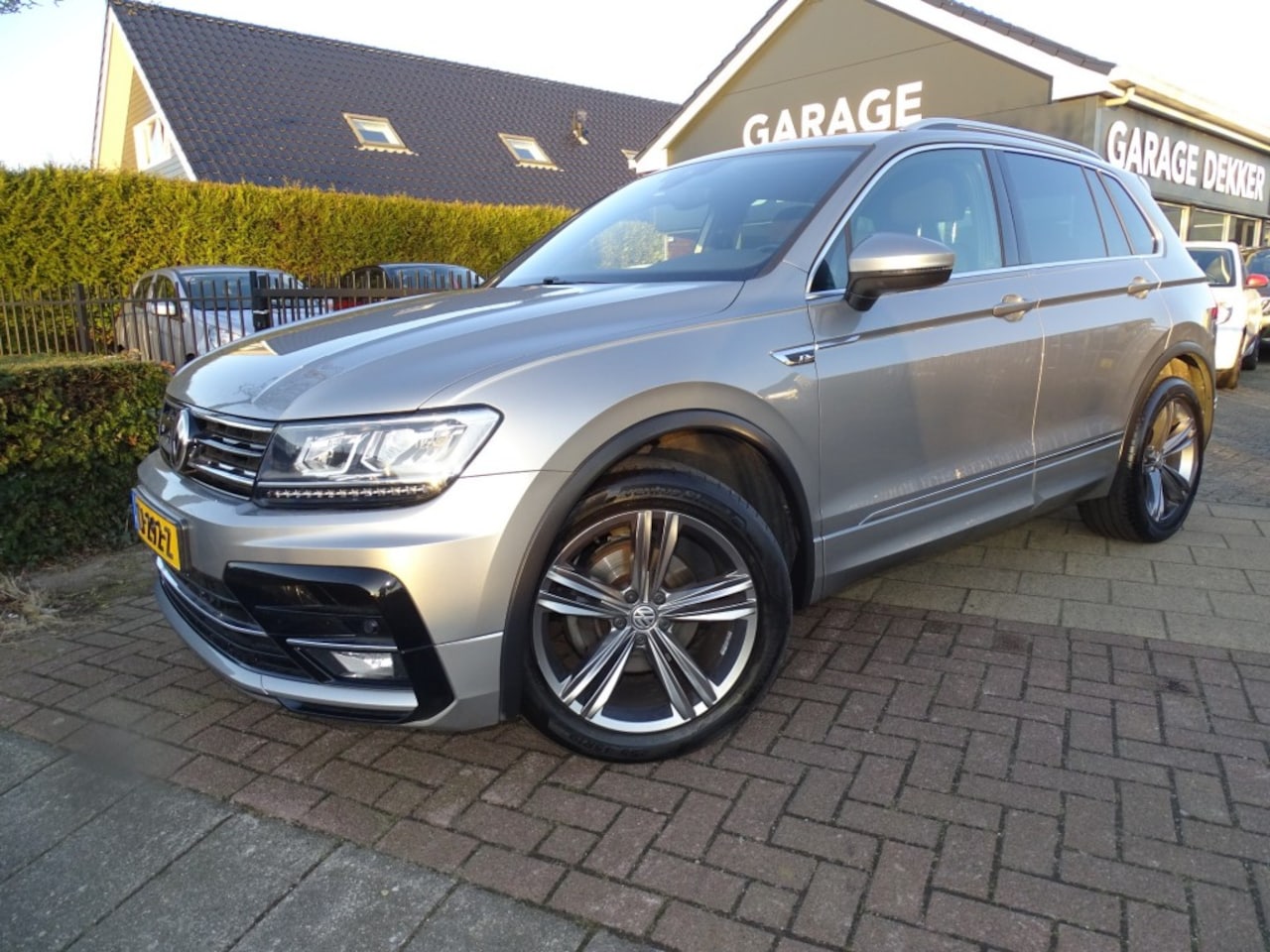 Volkswagen Tiguan - 1.4 TSI 4Motion HL BUS R-line-Automaat-Navi-Carplay-Blth-Trkh-P - AutoWereld.nl