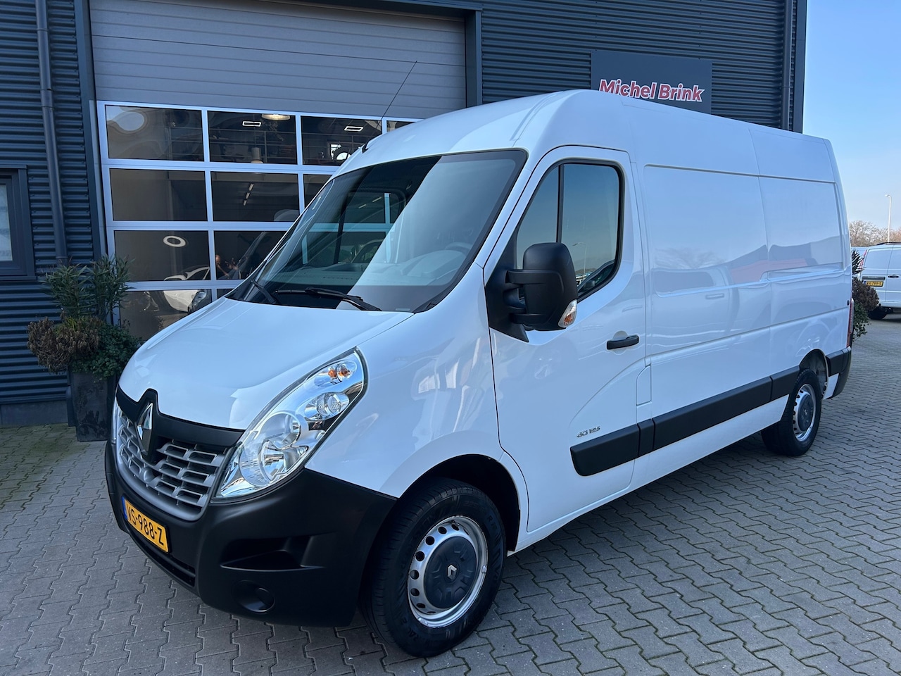 Renault Master - T35 2.3 dCi L2H2 Airco 3 Zits - AutoWereld.nl