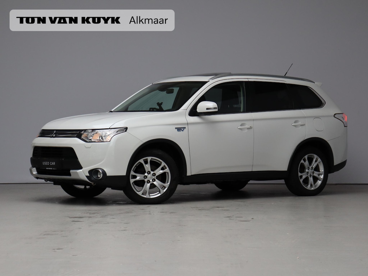 Mitsubishi Outlander - 2.0 PHEV Executive Edition / Panoramadak / Adaptieve Cruise Controle / Stoelverwarming / R - AutoWereld.nl