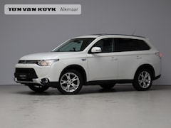 Mitsubishi Outlander - 2.0 PHEV Executive Edition / Panoramadak / Adaptieve Cruise Controle / Stoelverwarming / R