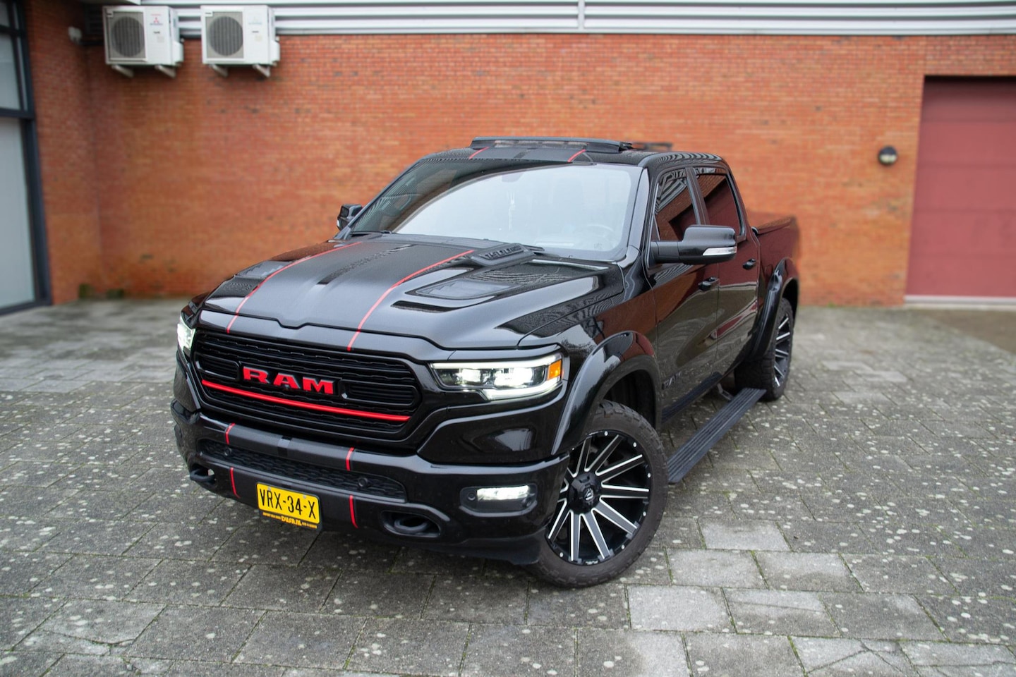 Dodge Ram 1500 - 5.7 V8 4x4 Crew Cab Limited Night - AutoWereld.nl