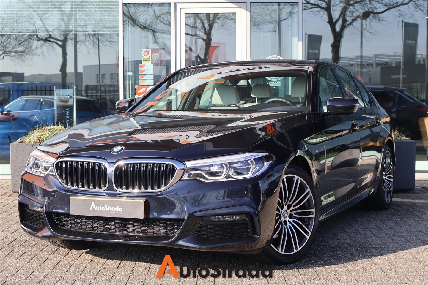 BMW 5-serie - (g30) 520i M-SPORT 184pk | Carplay | Memory | Camera | Navi | LED | Sfeer | Leder - AutoWereld.nl