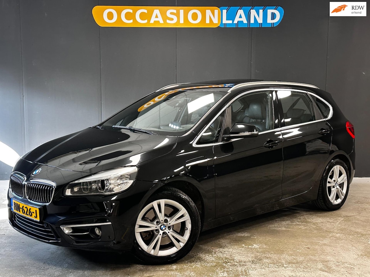 BMW 2-serie Active Tourer - 225xe Centennial High Executive AUT|PANO|HUD|LEDER+STOELV| - AutoWereld.nl