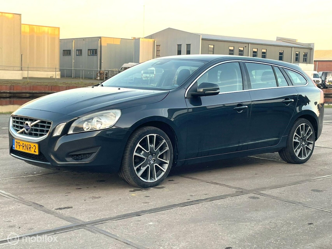 Volvo V60 - 1.6 T3 R-Design 1.6 T3 R-Design - AutoWereld.nl