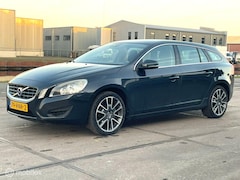 Volvo V60 - 1.6 T3 R-Design