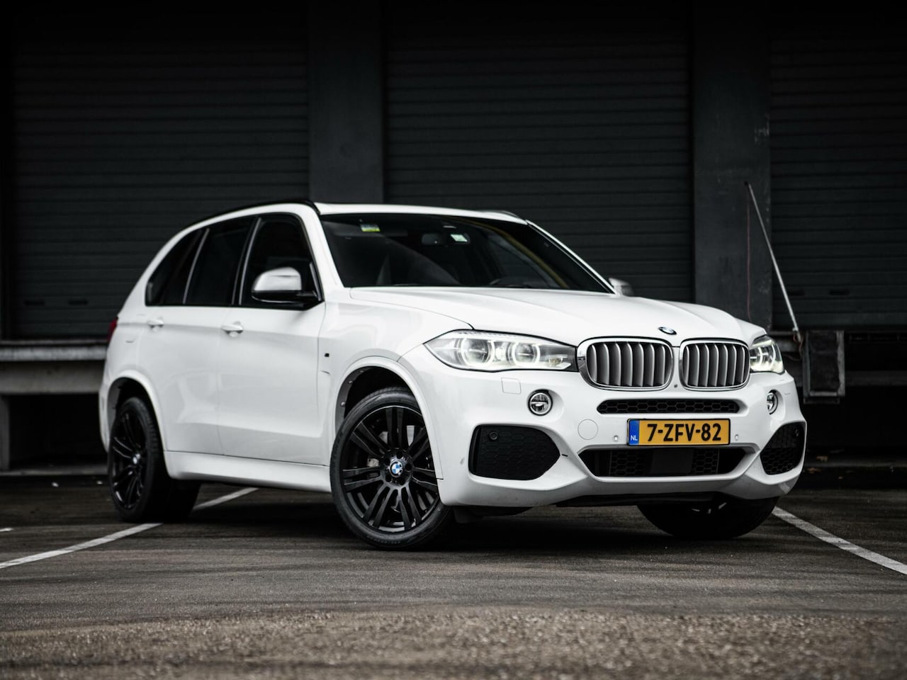 BMW X5 - M50d 381PK M-Sport H/K Pano ACC Softclose Trekhaak - AutoWereld.nl