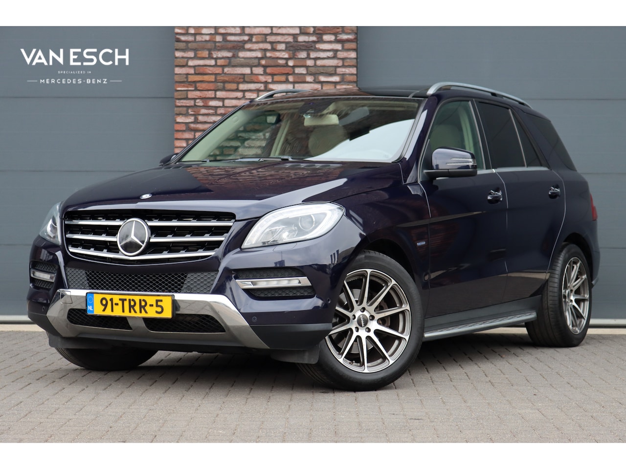 Mercedes-Benz M-klasse - 350 BlueTEC Aut7 | Luchtvering | Trekhaak | Distronic+ | Panoramadak | Harman&Kardon | Sto - AutoWereld.nl