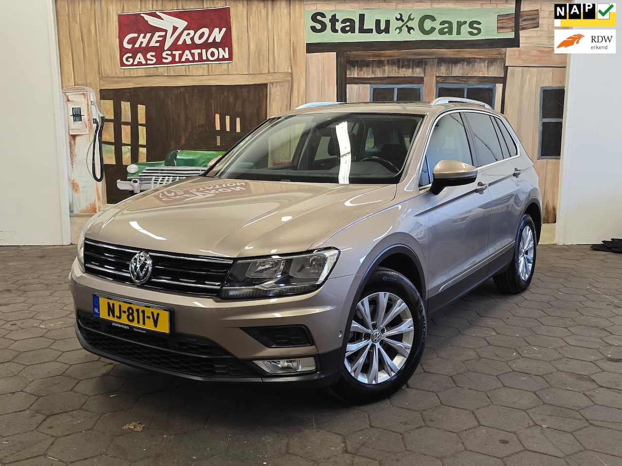 Volkswagen Tiguan - 2.0 TDI Connected Series/AIRCO/CRUISE/ - AutoWereld.nl