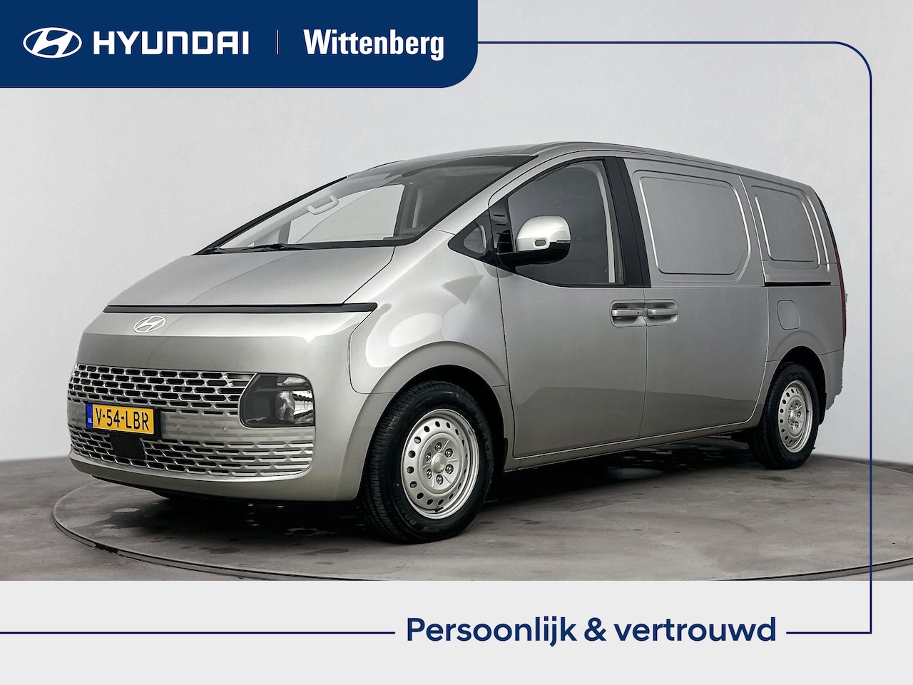 Hyundai Staria - 1.6 T-GDI HEV | 3-pers VAN | 225 pk Hybrid | Automaat | Navi | €26700 (ex BTW) | |  Cruise - AutoWereld.nl