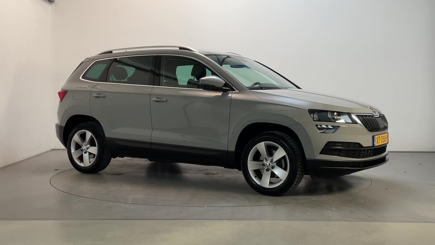 Skoda Karoq - 1.0 TSI 116pk DSG Ambition Business Camera Navigatie Stoelverwarming DAB+ - AutoWereld.nl