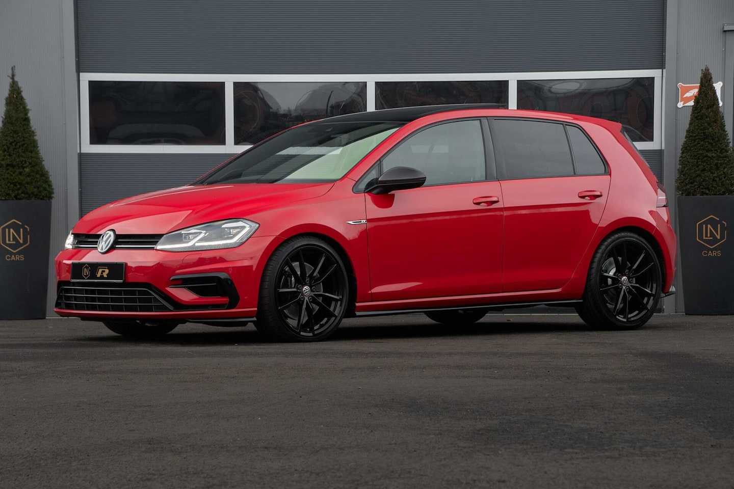 Volkswagen Golf - 2.0 4Motion R |ACC|CAMERA|CARPLAY|PANODAK| - AutoWereld.nl