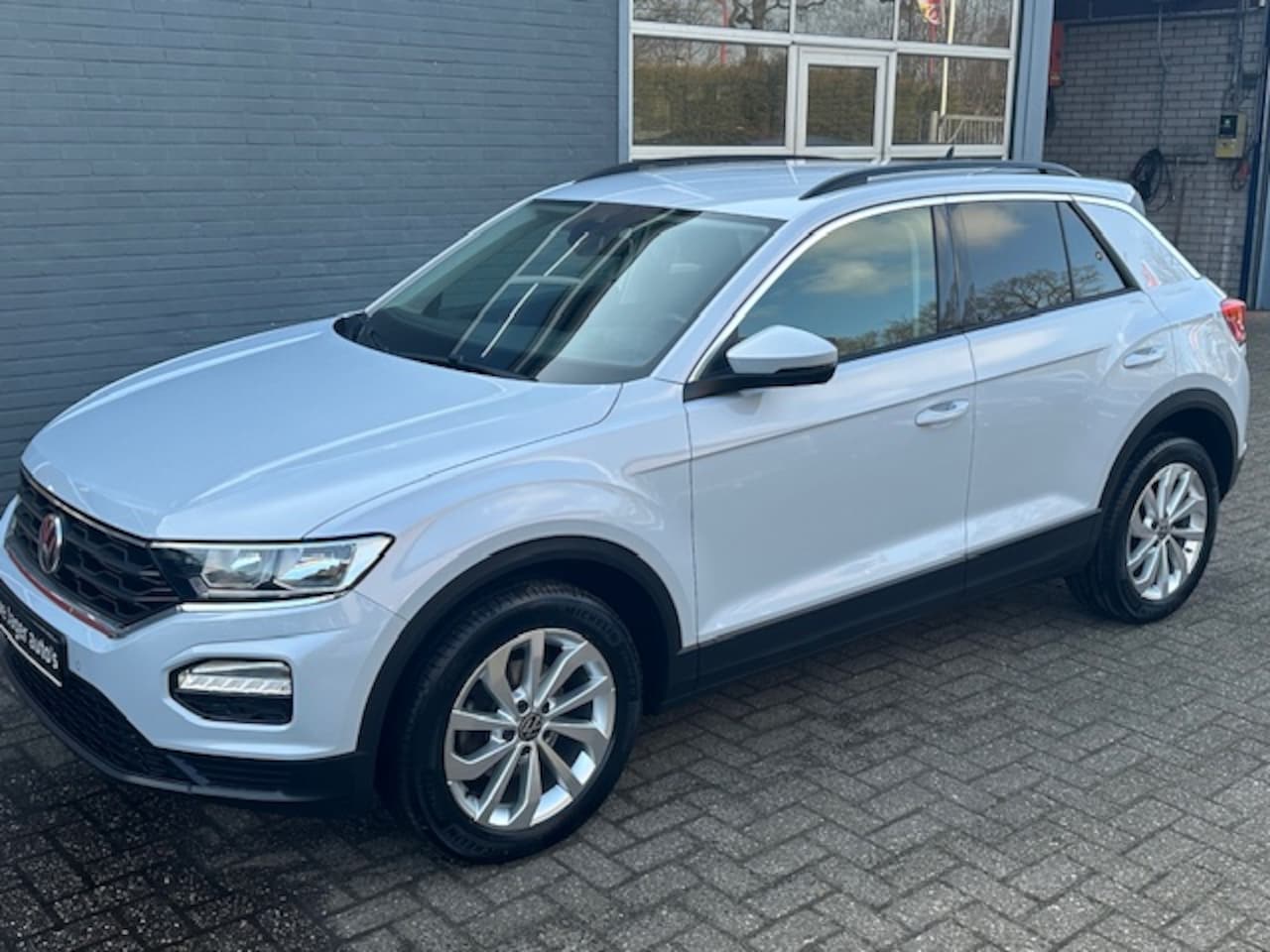 Volkswagen T-Roc - 1.0 TSI Style / Incl Afl.pakket en 12 mnd Bovag garantie! - AutoWereld.nl