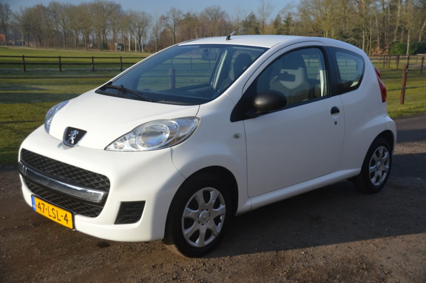 Peugeot 107 - 1.0-12V XR 2010 Wit - AutoWereld.nl