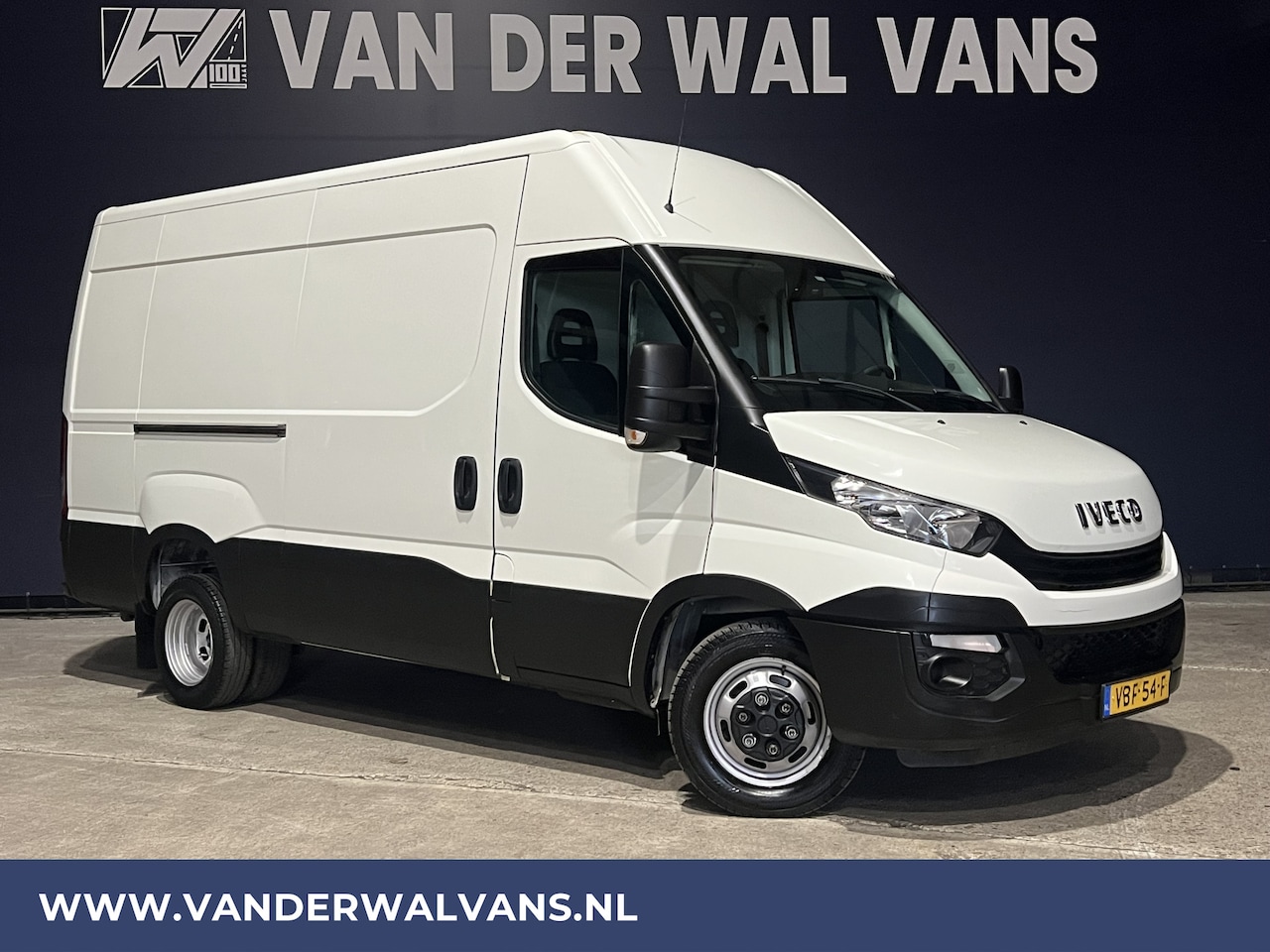 Iveco Daily - 35C16V 155pk 3500kg Trekhaak L2H2 Euro6 Airco | Camera | Bluetooth telefoonvoorbereiding - AutoWereld.nl