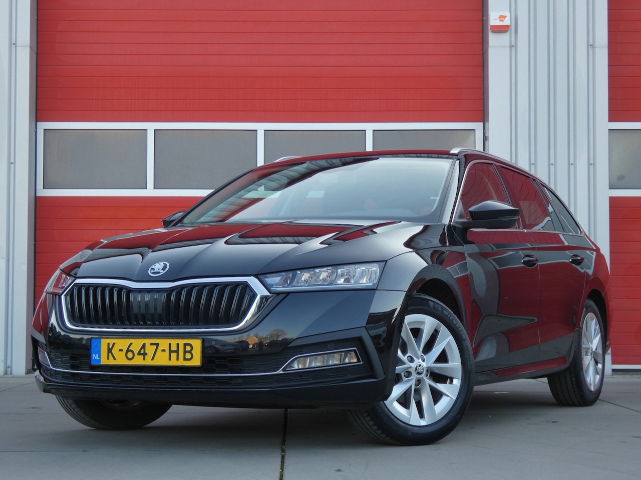 Skoda Octavia Combi - 1.0 TSI Business Edition/ lage km/ zeer mooi! - AutoWereld.nl