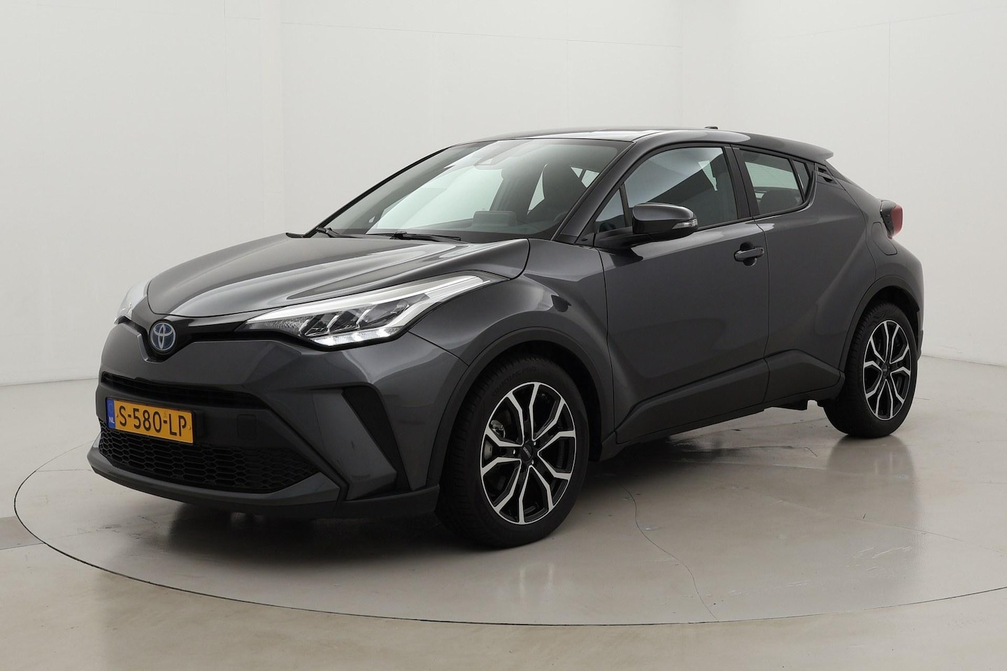 Toyota C-HR - 1.8 Hybrid Active | Origineel NL | Apple Carplay / Android Auto | 18 inch | Adaptive Cruis - AutoWereld.nl