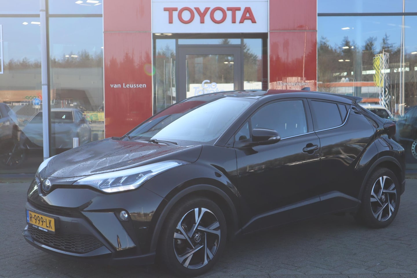 Toyota C-HR - 1.8 HYBRID STYLE APPLE/ANDROID NAVI BLISS STOEL/STUURVERWARMING P-SENSOREN LED-PAKKET NL-A - AutoWereld.nl