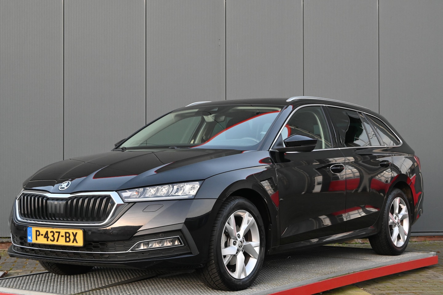 Skoda Octavia Combi - 1.0 e-TSI Business Edition Plus trekhaak automaat - AutoWereld.nl